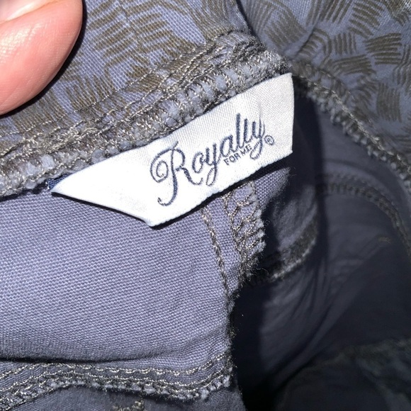 Royalty For Me | Navy Abstract Drawstring-Waist Cutoff Jogger - Women Medium - Picture 11 of 13